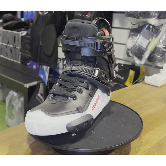 Hanya Sepatu Bot Powerslide Tau